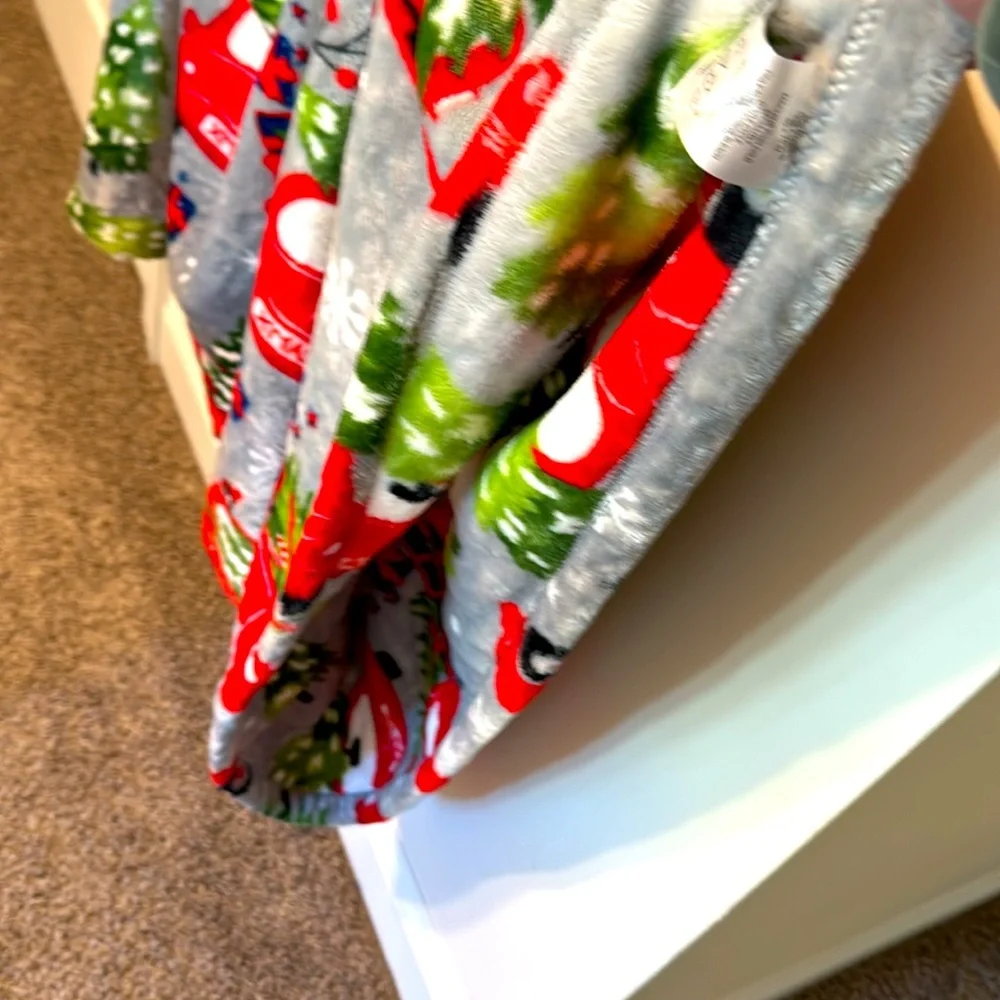 Holiday Red Truck Christmas Blanket Throw / Brand NWT-never used / 60X70 inches